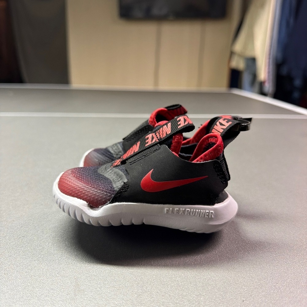 Nike Flex Runner Infant 3C Black Red Gradient Slip On Sneakers AT4665-607